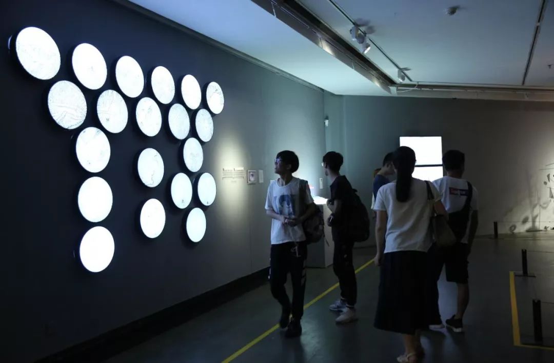 实验艺术系展览现场 (1).jpg