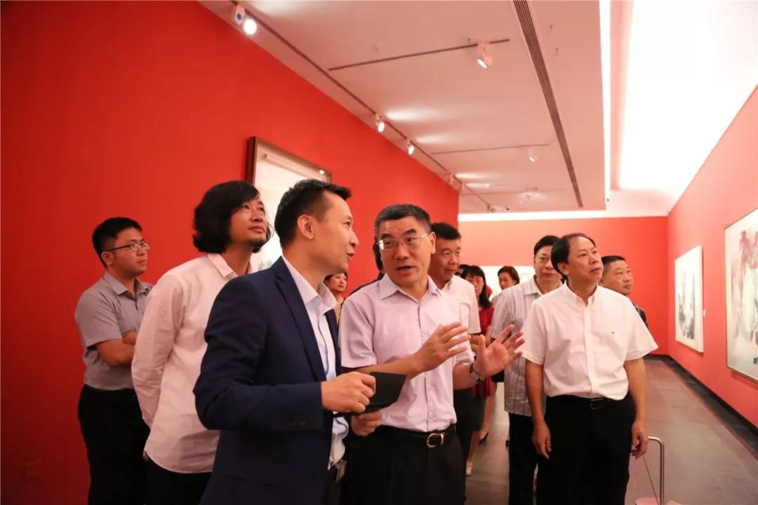 参观展览1
